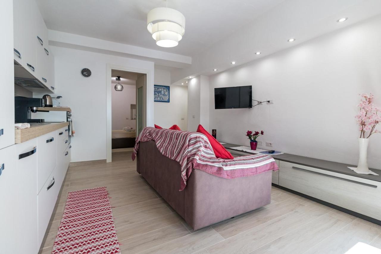 Purple Flower Suite Apartment Cala Gonone Dış mekan fotoğraf