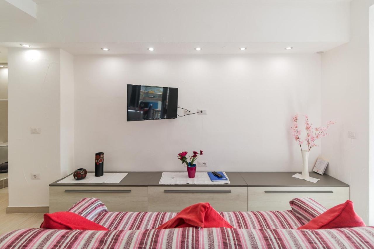 Purple Flower Suite Apartment Cala Gonone Dış mekan fotoğraf